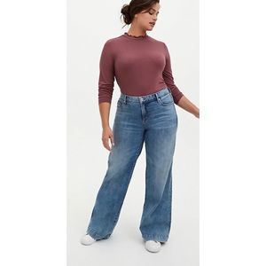 Torrid High Rise Wide Leg Vintage Stretch Light Wash Jeans SHORT